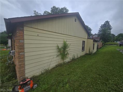 24 Maple Avenue SE Massillon OH 44646