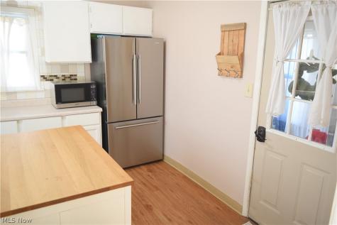 166 17th Street NW Barberton OH 44203