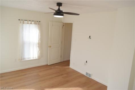 166 17th Street NW Barberton OH 44203