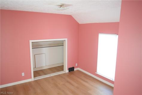 166 17th Street NW Barberton OH 44203