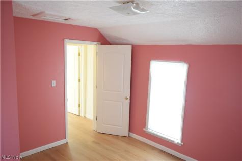 166 17th Street NW Barberton OH 44203
