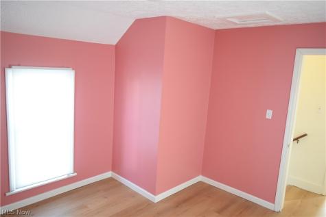 166 17th Street NW Barberton OH 44203