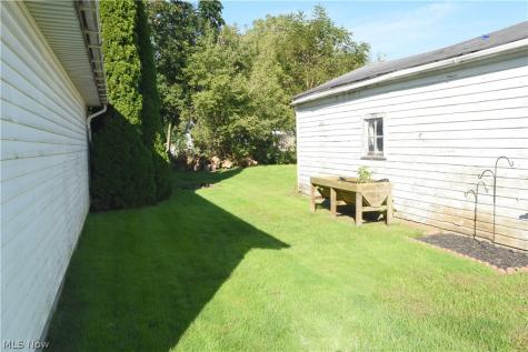 166 17th Street NW Barberton OH 44203