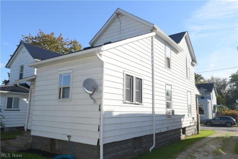 166 17th Street NW Barberton OH 44203