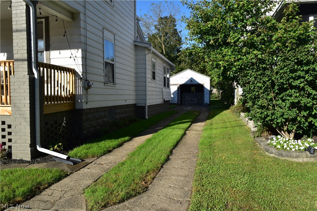 166 17th Street NW Barberton OH 44203