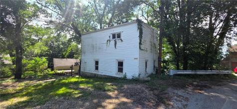 2554 Mountain View Avenue Lakemore OH 44250