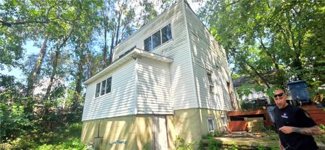 2554 Mountain View Avenue Lakemore OH 44250