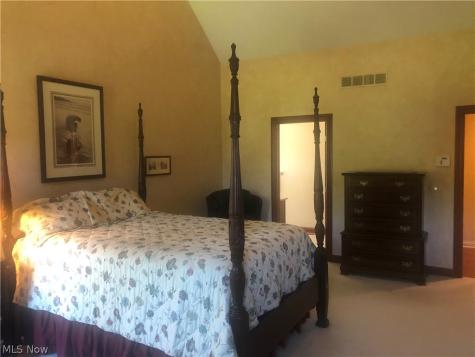 8135 Thackeray Court Broadview Heights OH 44147