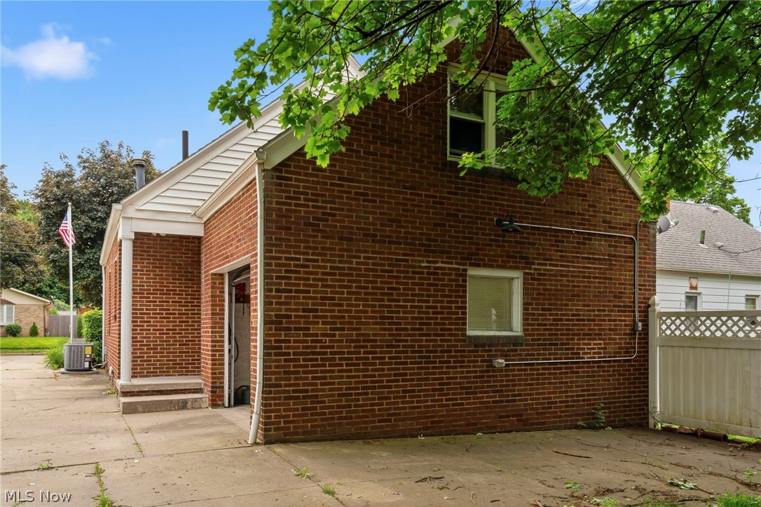 272 Schrop Avenue Akron OH 44312