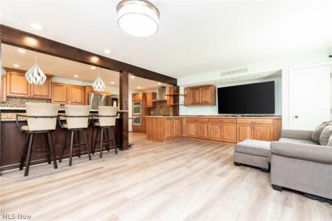 24580 Penshurst Drive Beachwood OH 44122