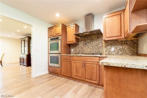 24580 Penshurst Drive Beachwood OH 44122