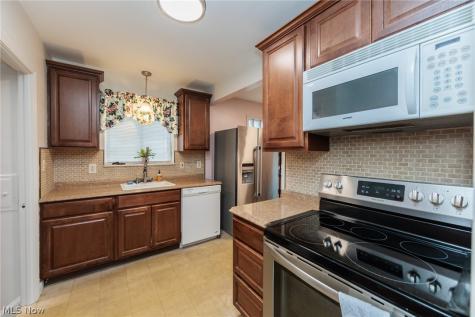 2071 Wrenford Road South Euclid OH 44121