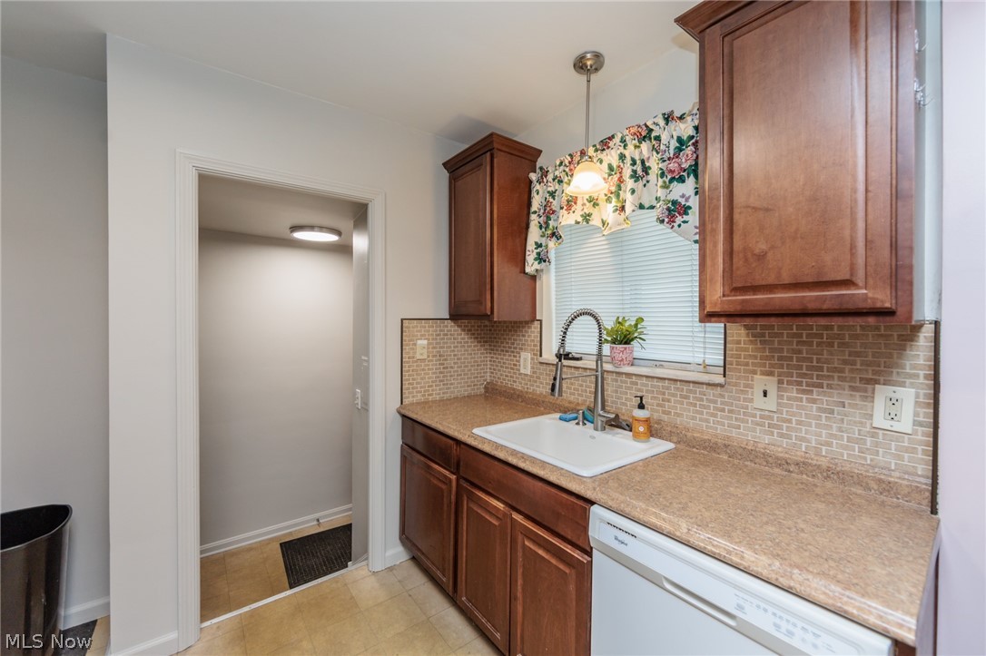 2071 Wrenford Road South Euclid OH 44121
