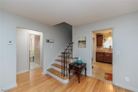 2071 Wrenford Road South Euclid OH 44121