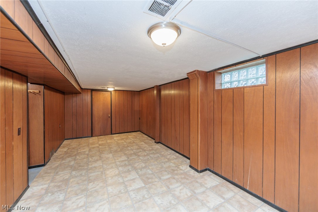 2071 Wrenford Road South Euclid OH 44121