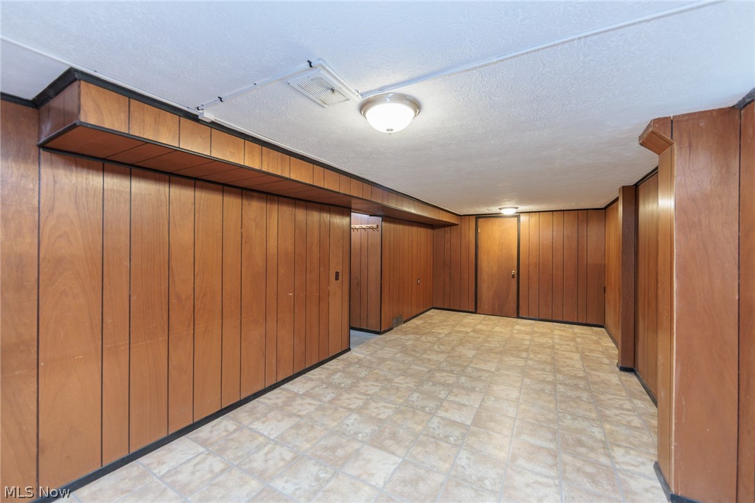 2071 Wrenford Road South Euclid OH 44121