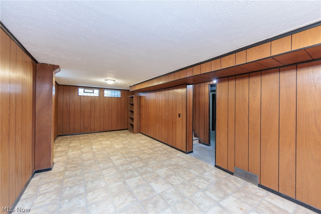 2071 Wrenford Road South Euclid OH 44121