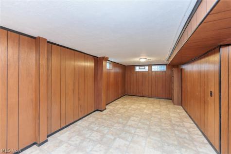 2071 Wrenford Road South Euclid OH 44121
