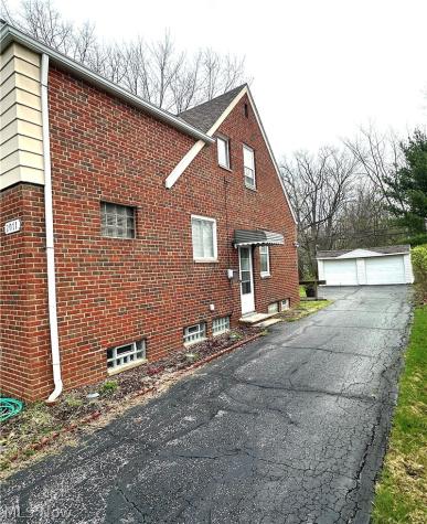 2071 Wrenford Road South Euclid OH 44121