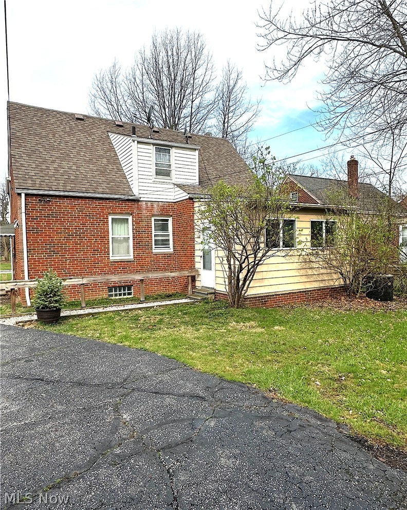 2071 Wrenford Road South Euclid OH 44121