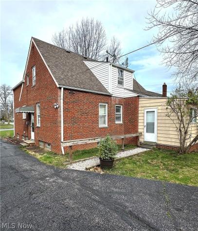2071 Wrenford Road South Euclid OH 44121