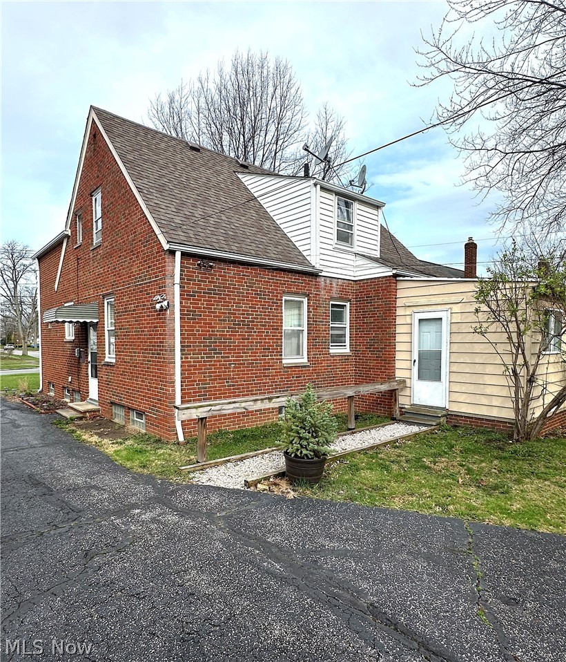 2071 Wrenford Road South Euclid OH 44121