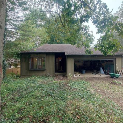 6407 Woodmoor Avenue NW Canton OH 44718