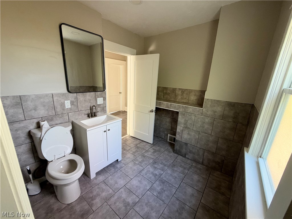 521 E 109th Street Cleveland OH 44108