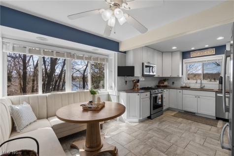 405 Snow Avenue Coventry OH 44319