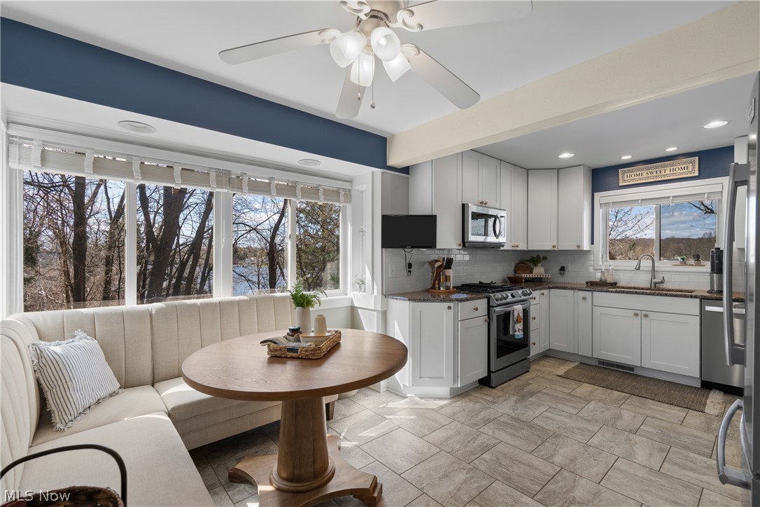 405 Snow Avenue Coventry OH 44319
