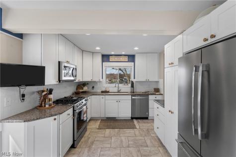 405 Snow Avenue Coventry OH 44319