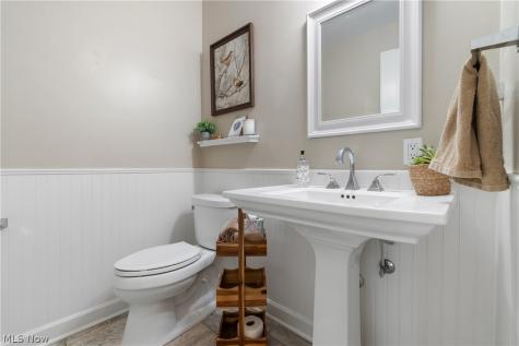 405 Snow Avenue Coventry OH 44319