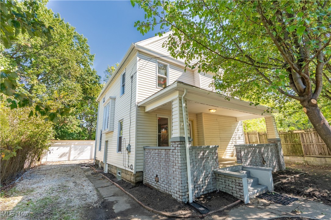 817 Raymond Street Akron OH 44307