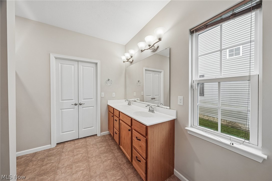 190 Lakeland Way Aurora OH 44202