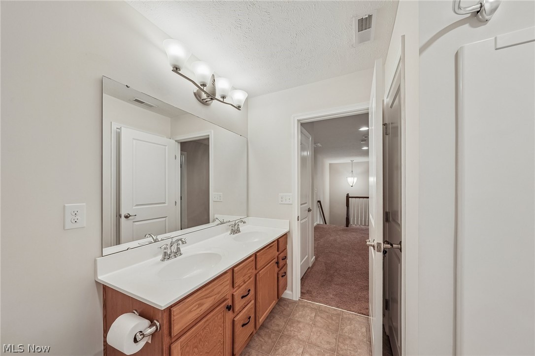 190 Lakeland Way Aurora OH 44202