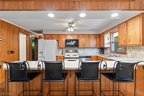 29 W Mohawk Drive Malvern OH 44644