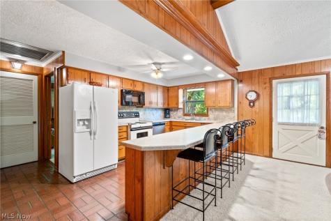 29 W Mohawk Drive Malvern OH 44644