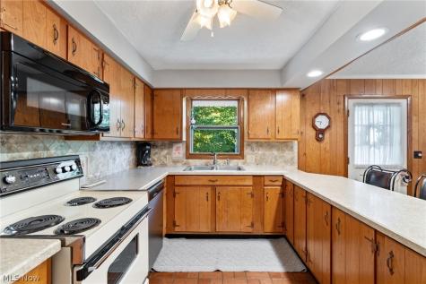 29 W Mohawk Drive Malvern OH 44644