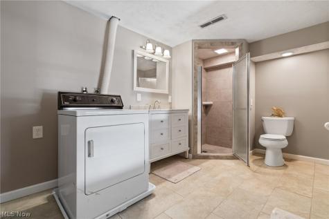 29 W Mohawk Drive Malvern OH 44644
