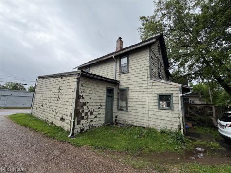 815 Amherst Road NE Massillon OH 44646