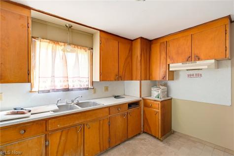 1221 9th Street NW Canton OH 44703