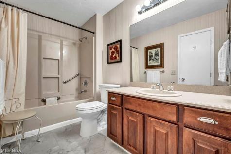 5669 Marble Lane Willoughby OH 44094