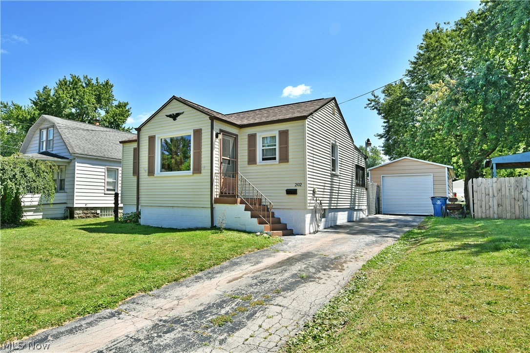 202 Elm Street Struthers OH 44471