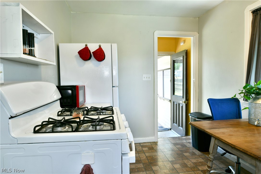 202 Elm Street Struthers OH 44471