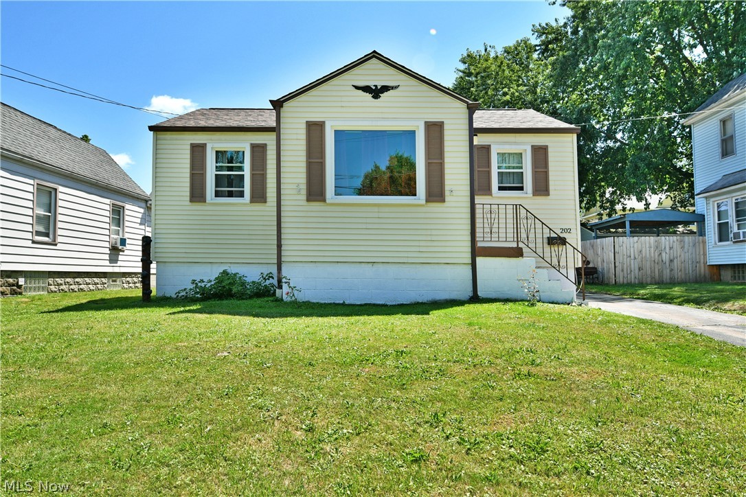 202 Elm Street Struthers OH 44471