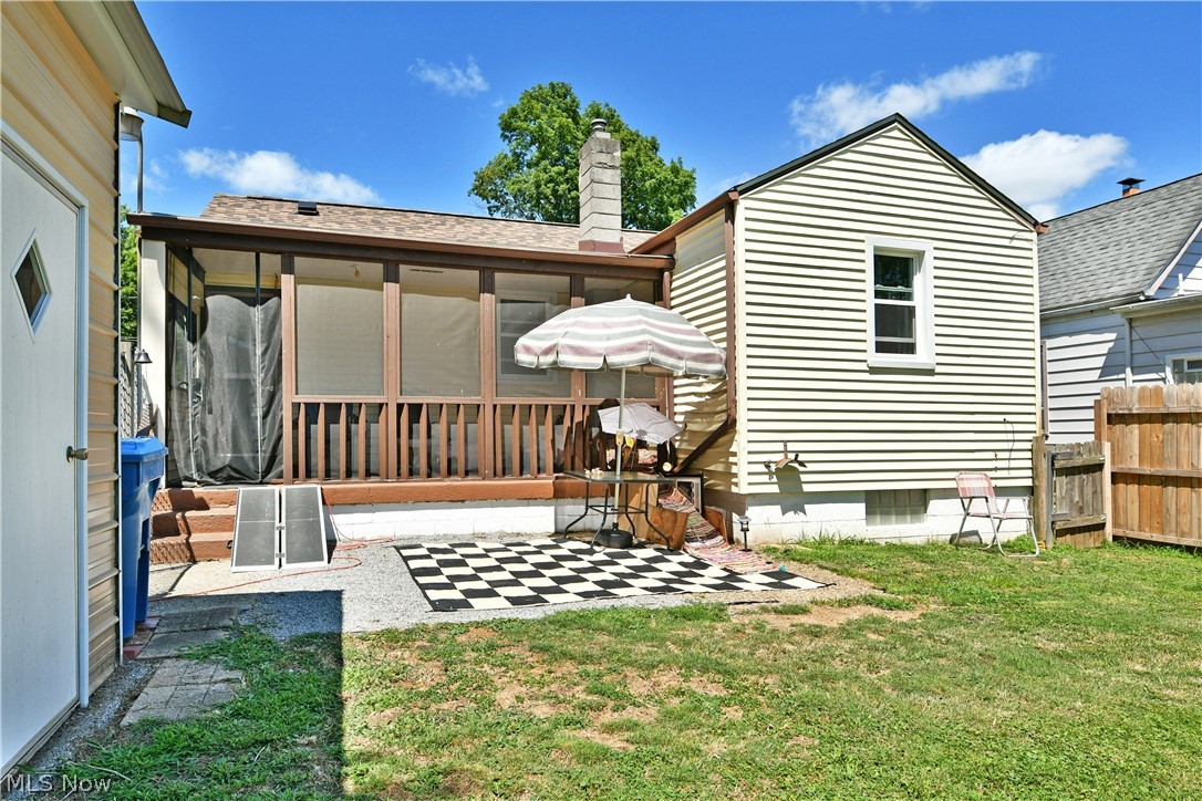 202 Elm Street Struthers OH 44471