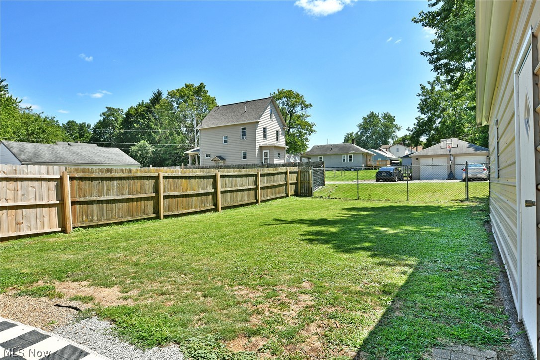 202 Elm Street Struthers OH 44471