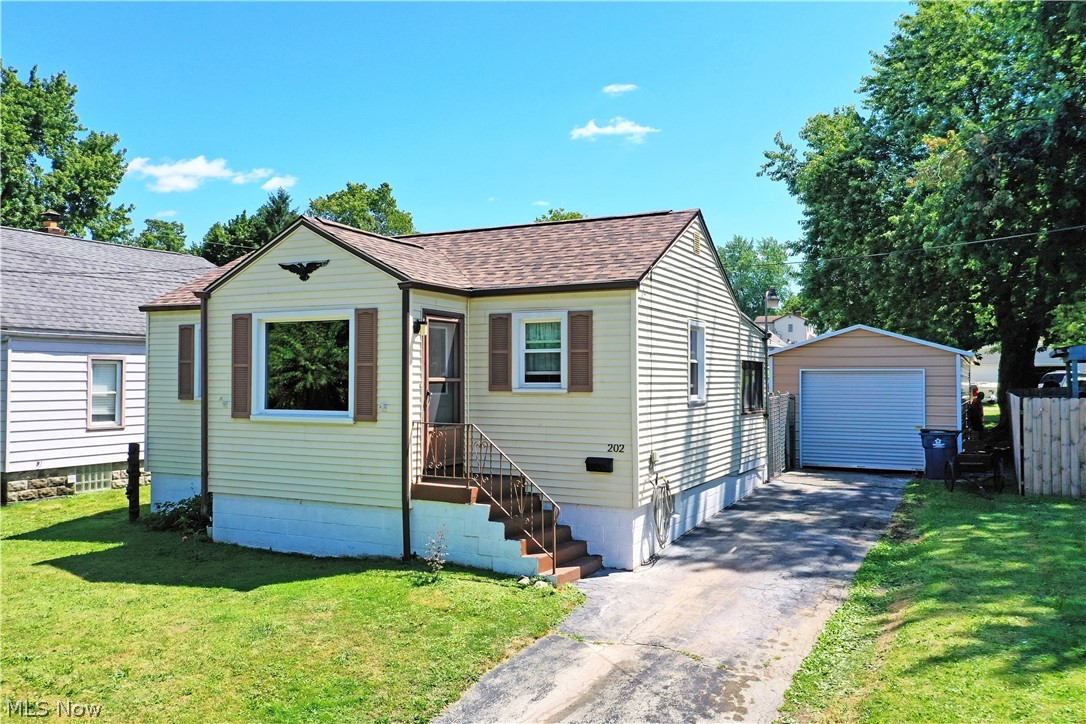 202 Elm Street Struthers OH 44471