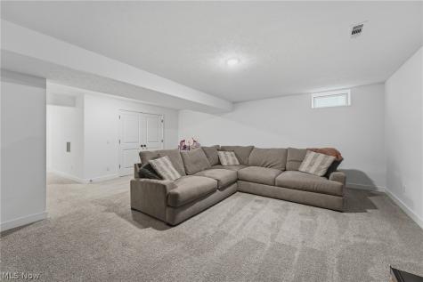 3017 Mcintosh Drive NE Louisville OH 44641