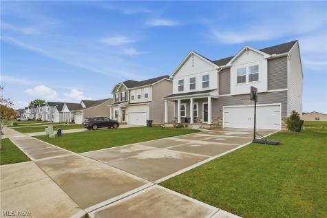 3017 Mcintosh Drive NE Louisville OH 44641